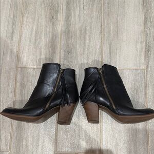 Nine West Faux Black Leather Ankle Boots with Tassel (8M)